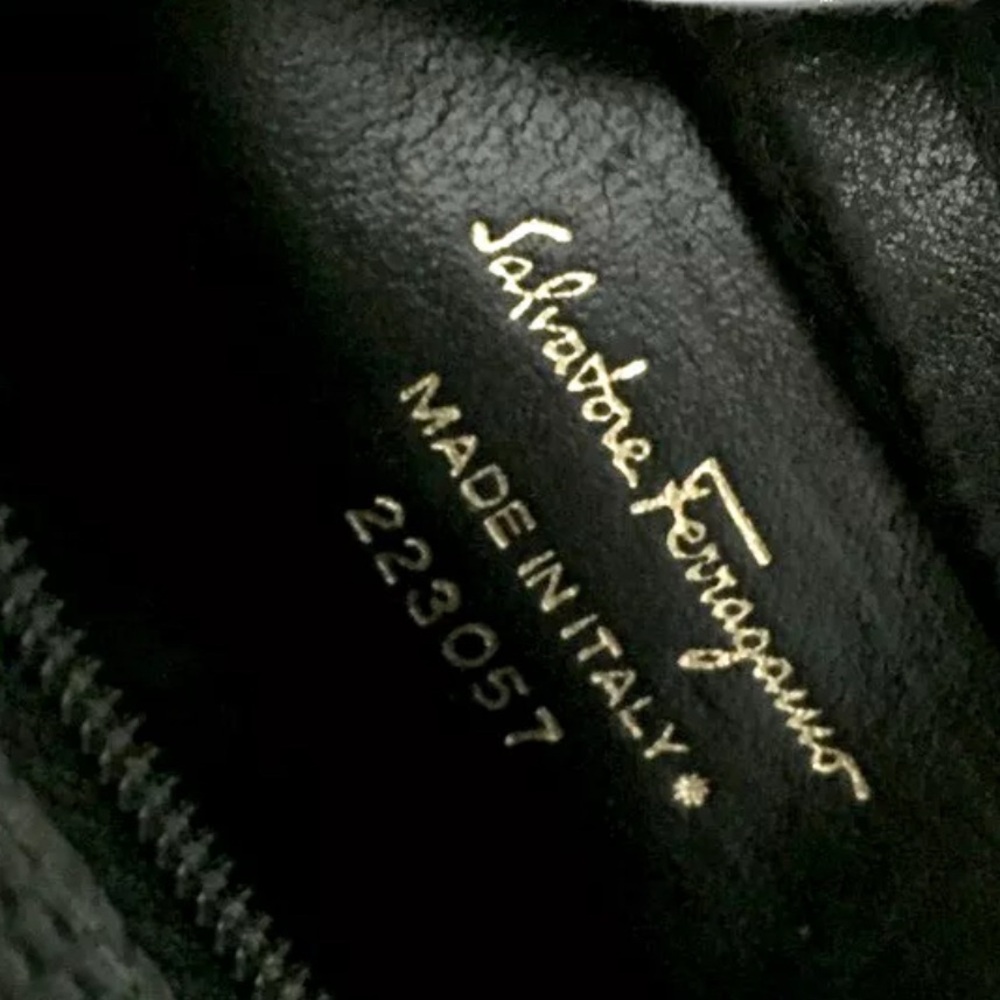 Authentic Salvatore Ferragamo Vara Ribbon Leather Cosmetic Pouch Bag Black - Picture 9 of 11